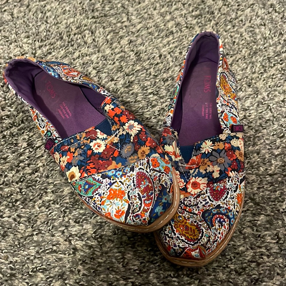 Floral patterned Toms